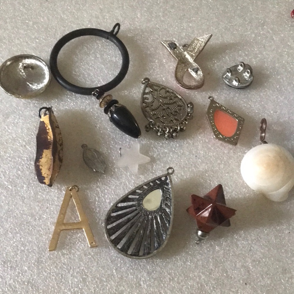 Mixed Women’s Jewelry Pendant Collection - Pink, Black, Purple, Gold, Orange - Picture 4 of 4